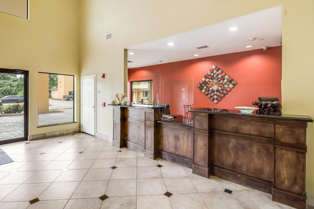 Americas Best Value Inn & Suites Томбал Экстерьер фото