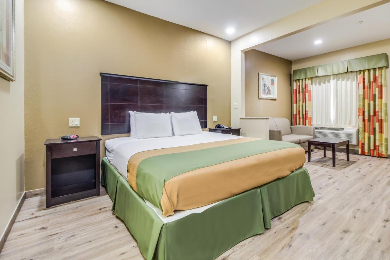 Americas Best Value Inn & Suites Томбал Экстерьер фото