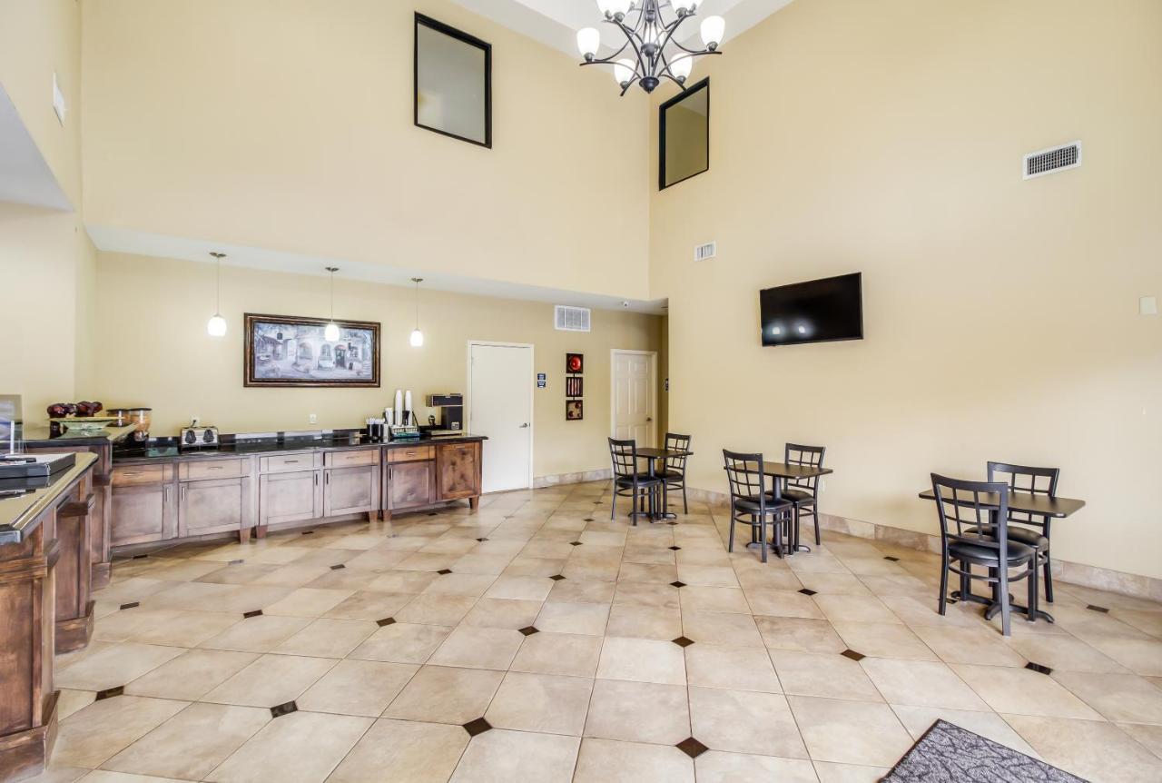 Americas Best Value Inn & Suites Томбал Экстерьер фото
